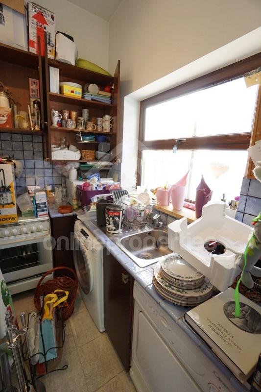 To change image, hover mouse over thumbnails below