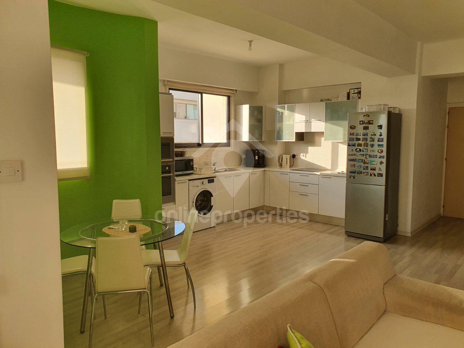 To change image, hover mouse over thumbnails below