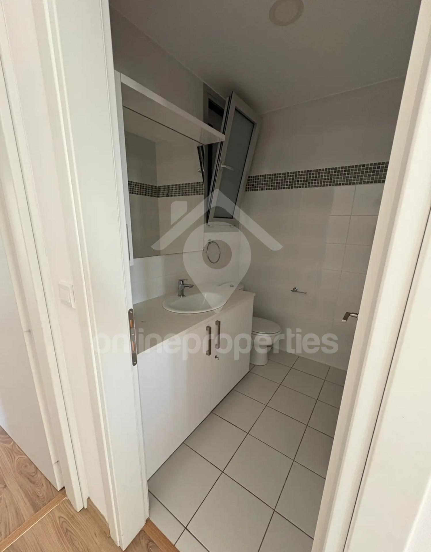 To change image, hover mouse over thumbnails below