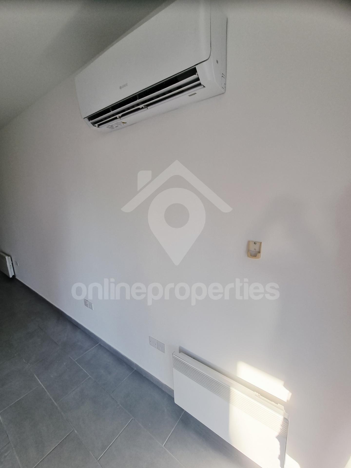 To change image, hover mouse over thumbnails below