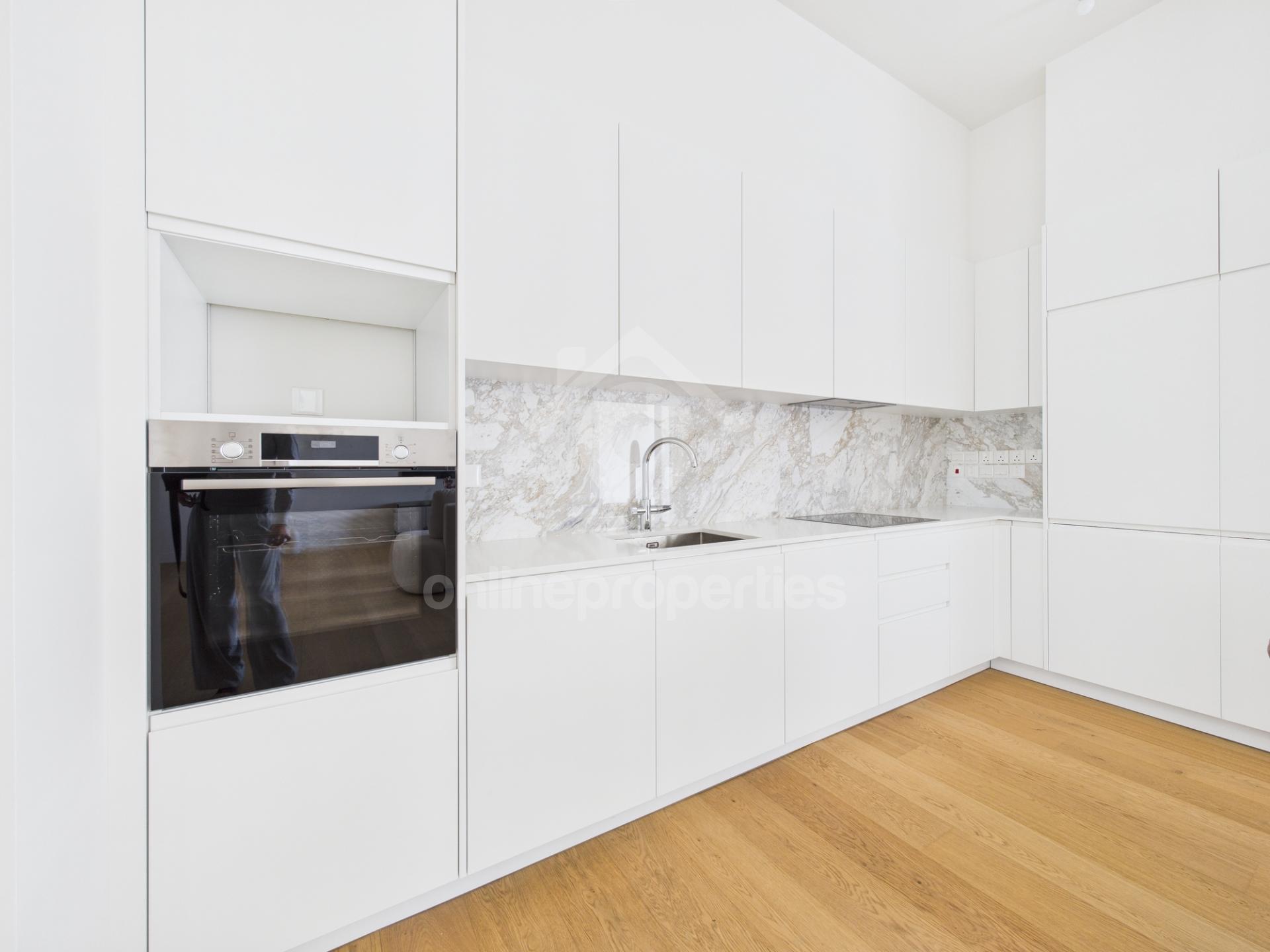 To change image, hover mouse over thumbnails below