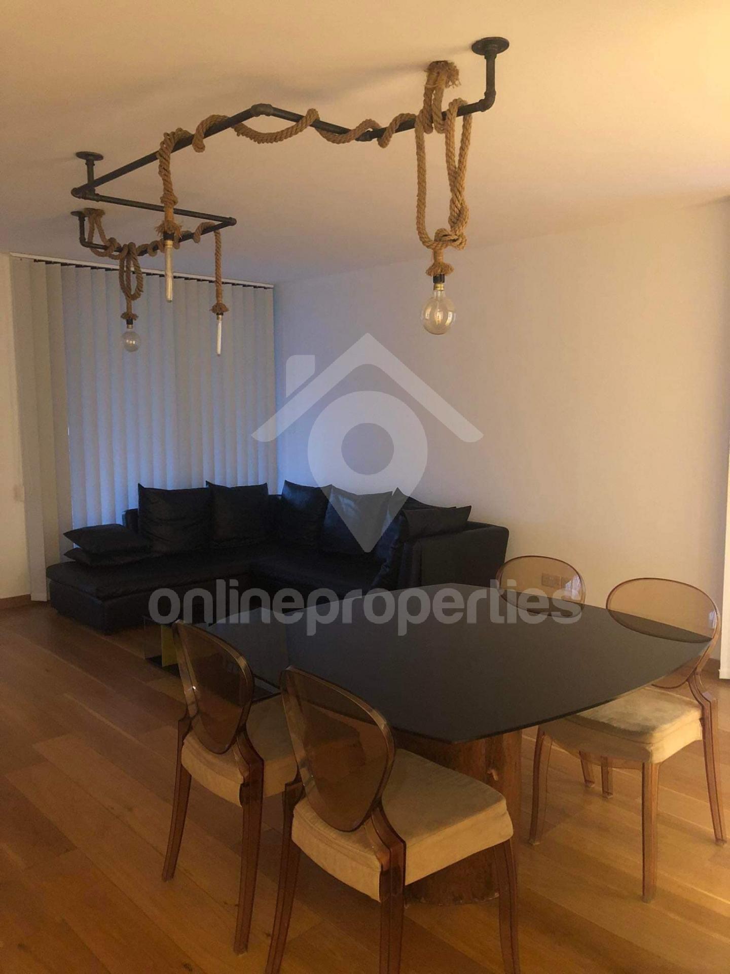 To change image, hover mouse over thumbnails below