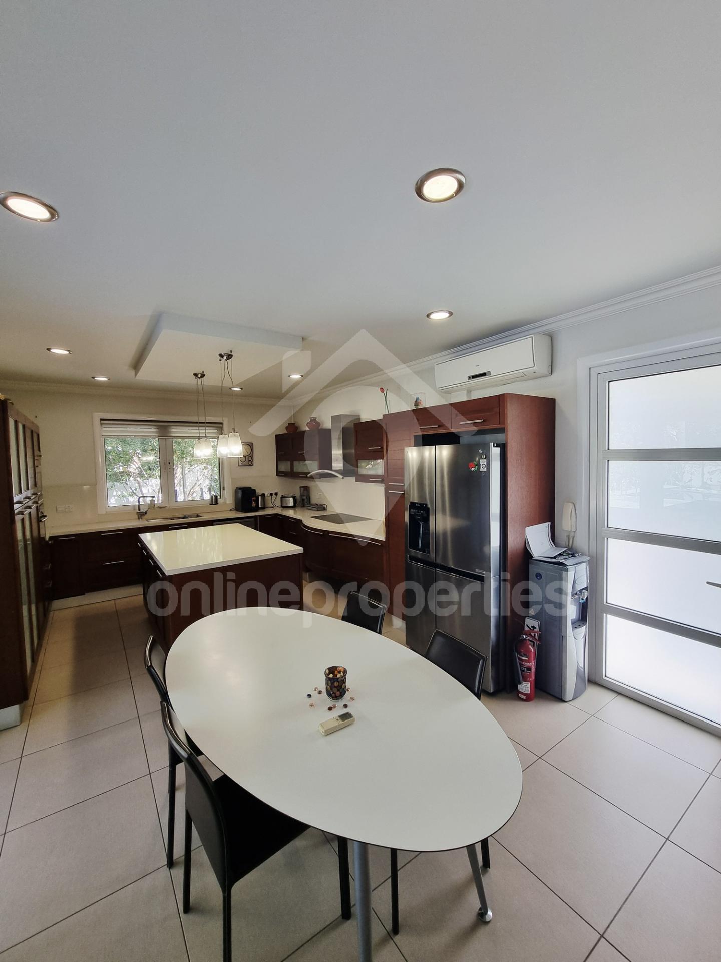 To change image, hover mouse over thumbnails below