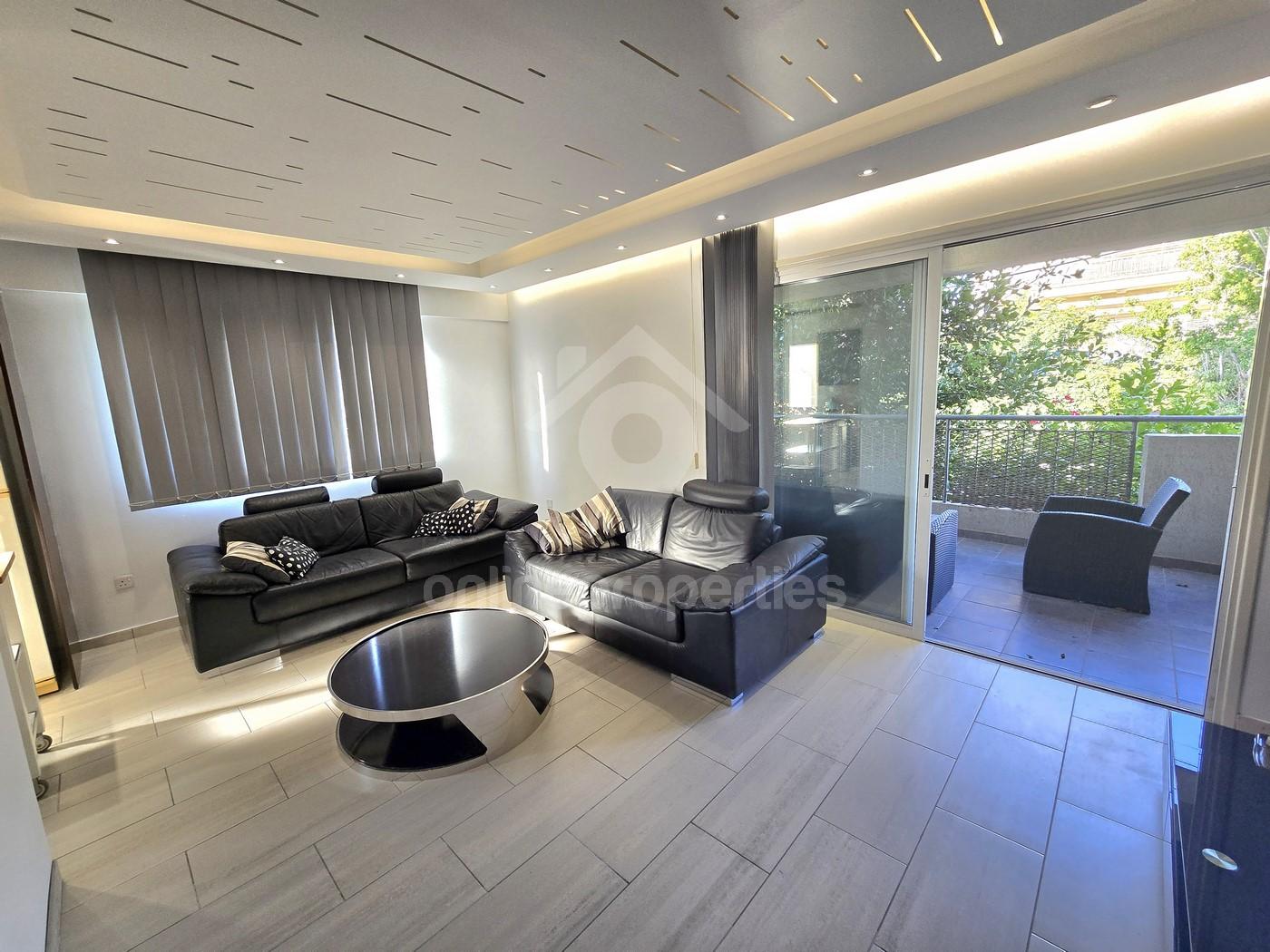 To change image, hover mouse over thumbnails below