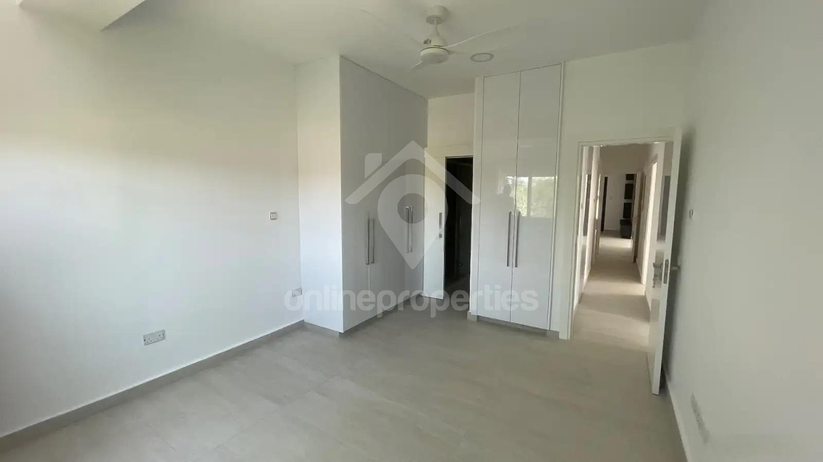 To change image, hover mouse over thumbnails below