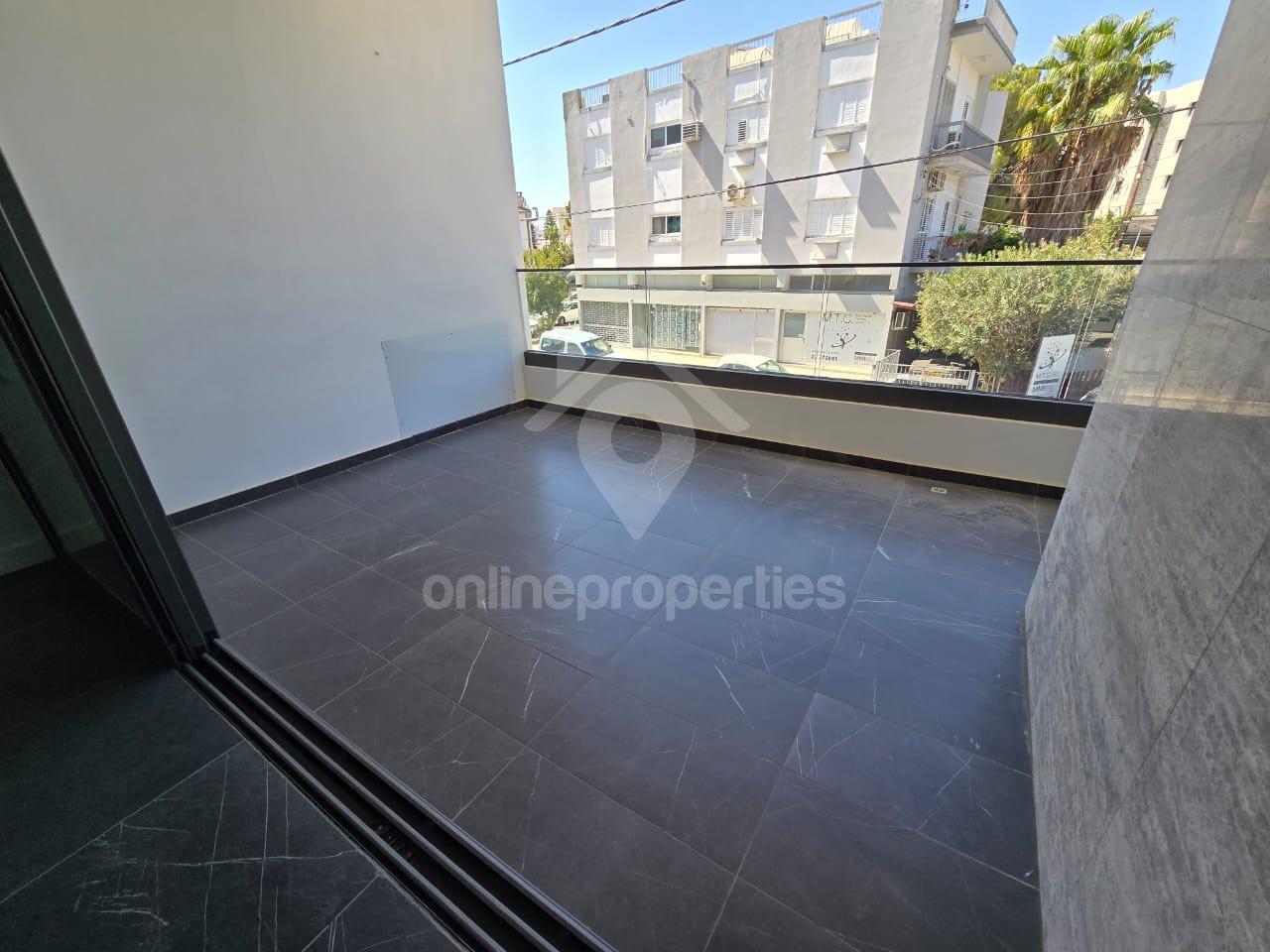 To change image, hover mouse over thumbnails below