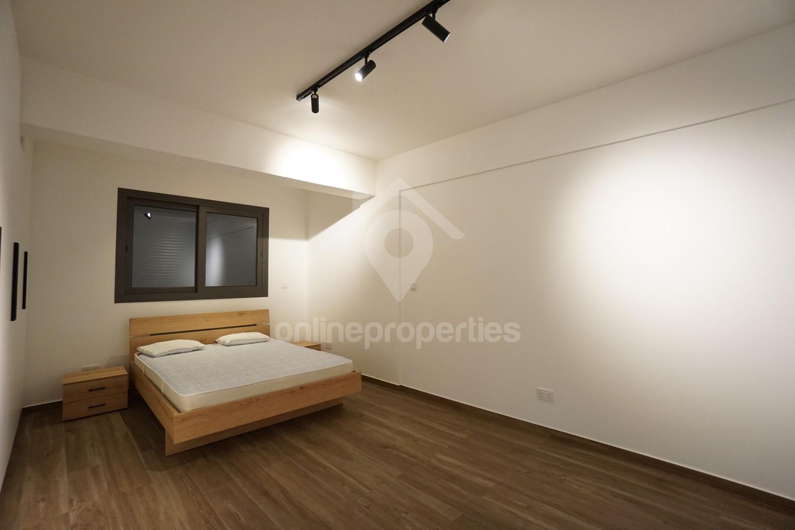 To change image, hover mouse over thumbnails below