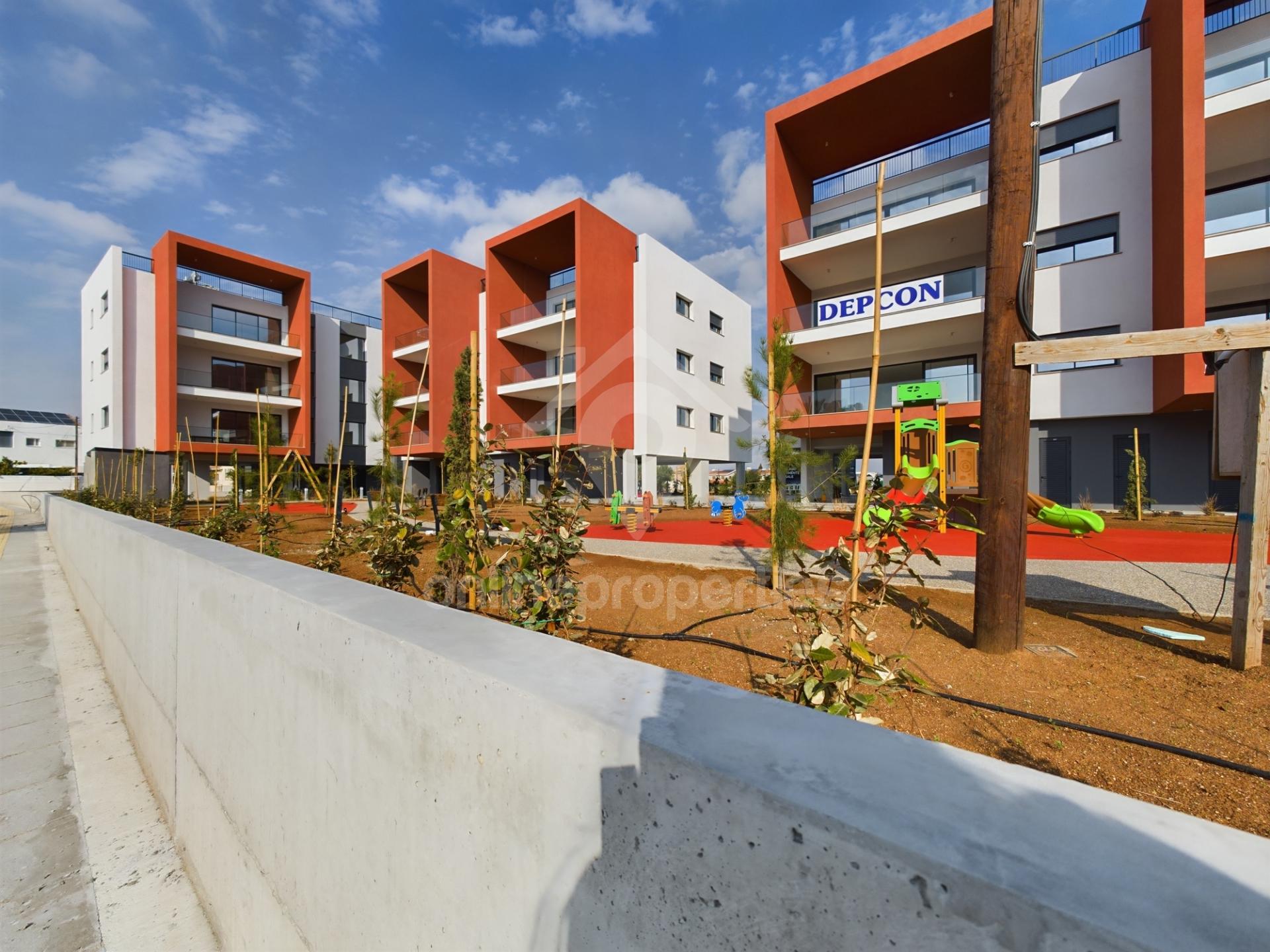 To change image, hover mouse over thumbnails below