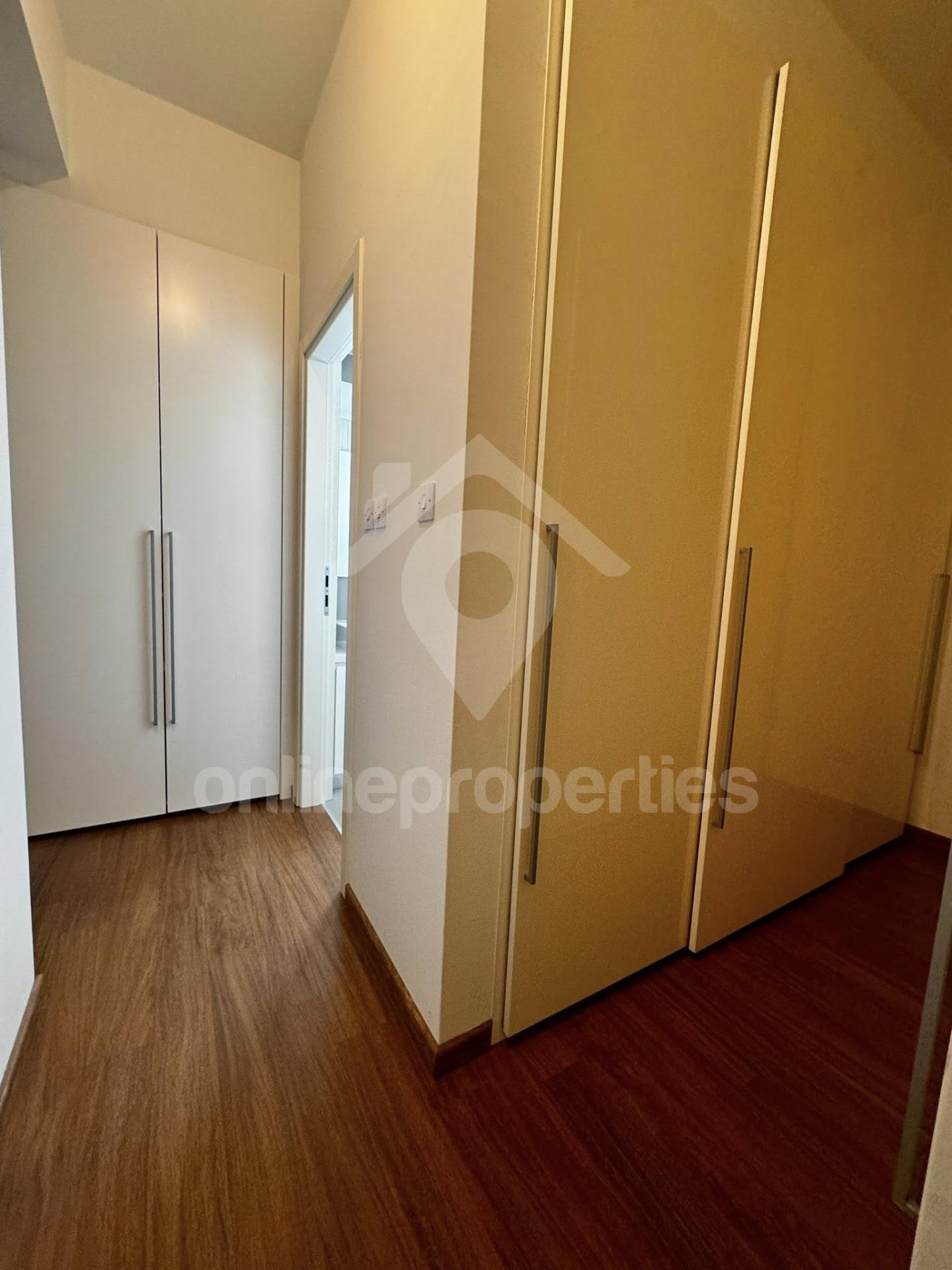 To change image, hover mouse over thumbnails below