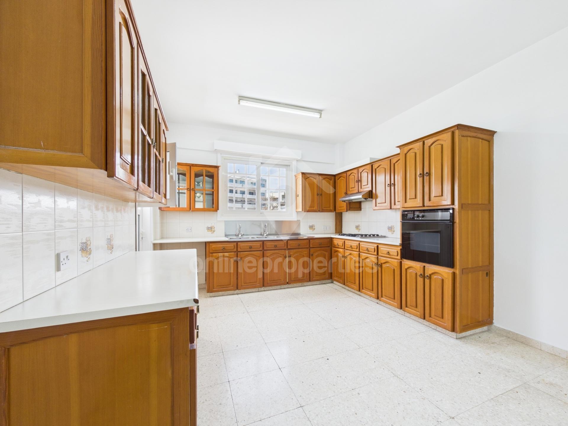 To change image, hover mouse over thumbnails below