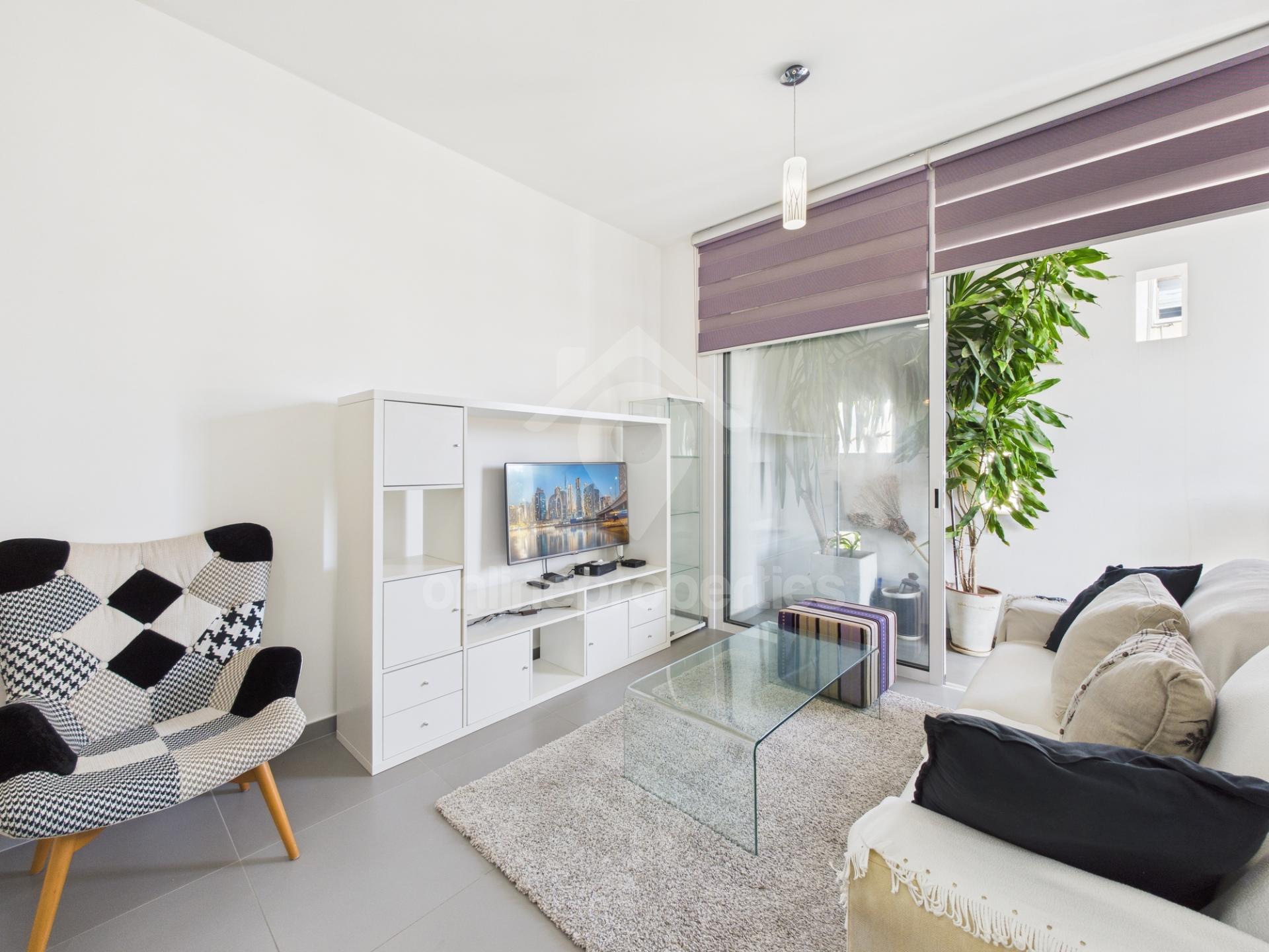 To change image, hover mouse over thumbnails below