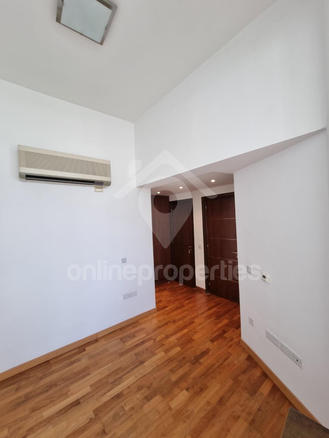 To change image, hover mouse over thumbnails below