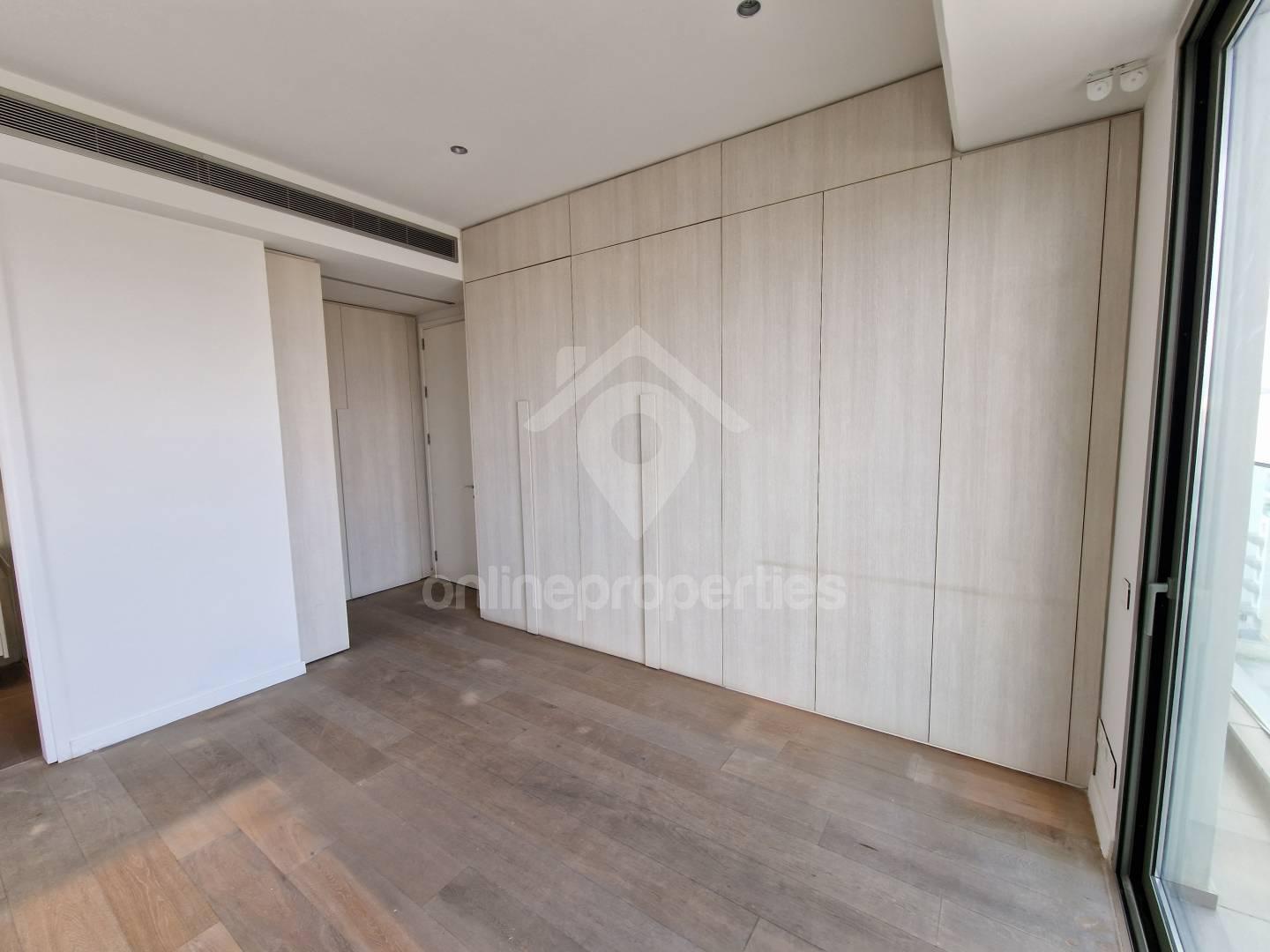 To change image, hover mouse over thumbnails below