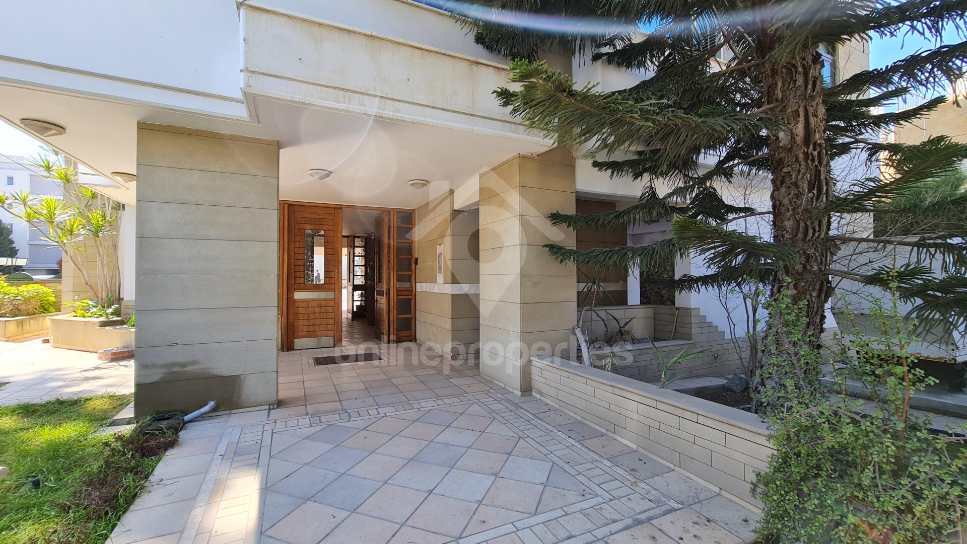 Nicely located Office Space with load of parking