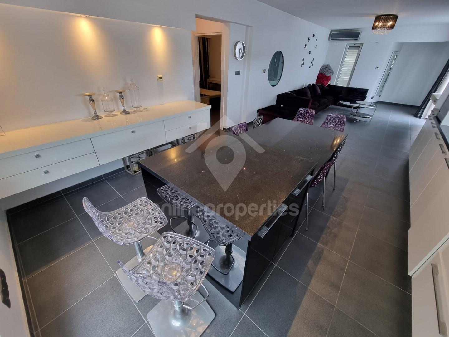 To change image, hover mouse over thumbnails below