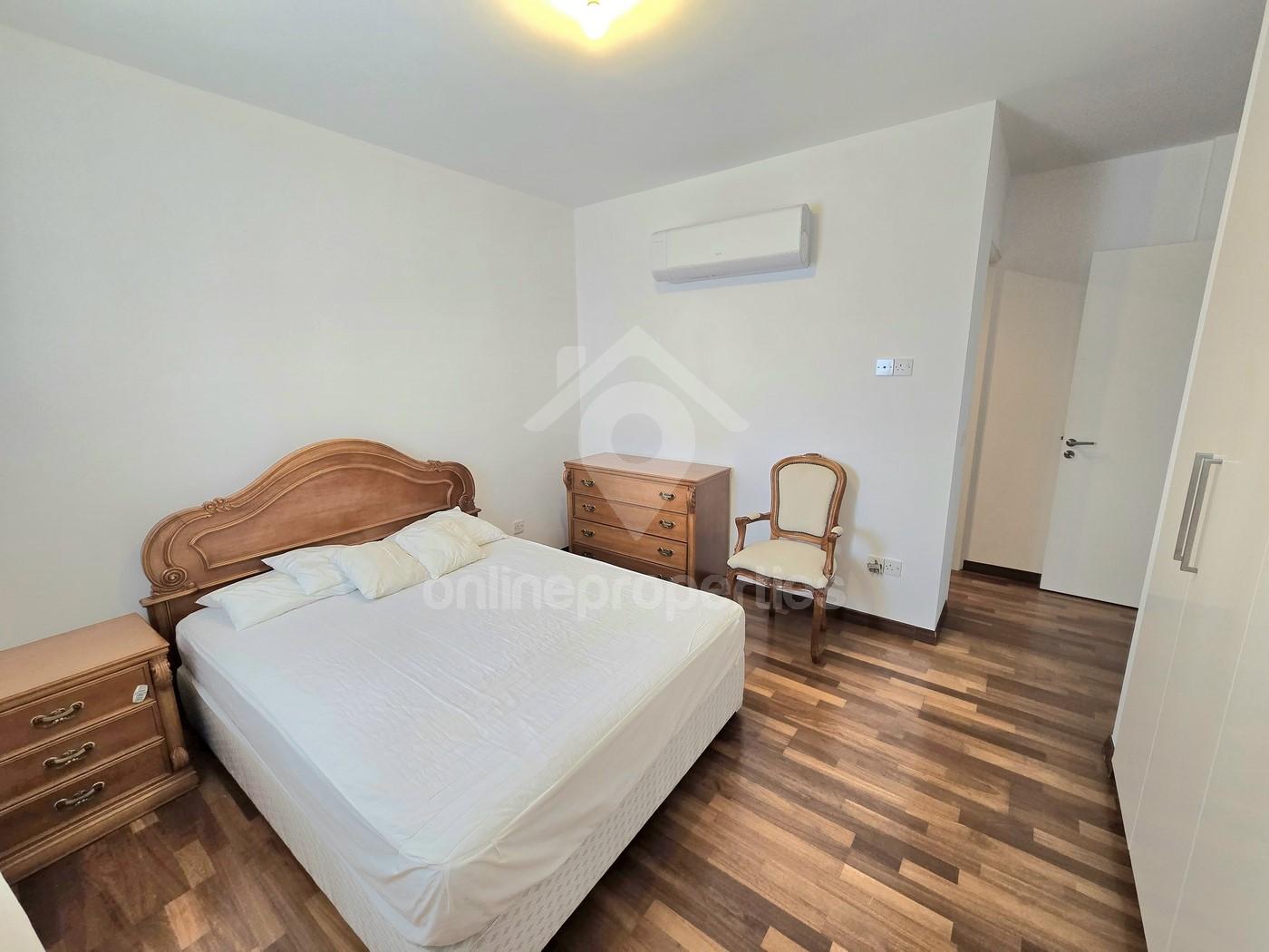 To change image, hover mouse over thumbnails below