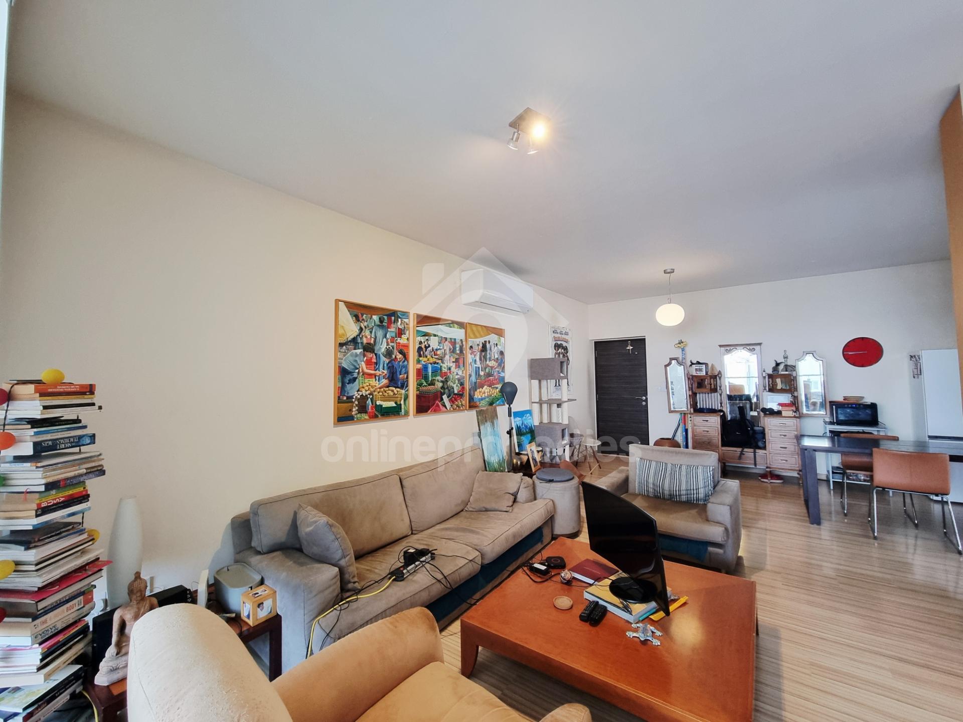 To change image, hover mouse over thumbnails below