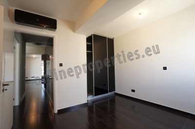 To change image, hover mouse over thumbnails below