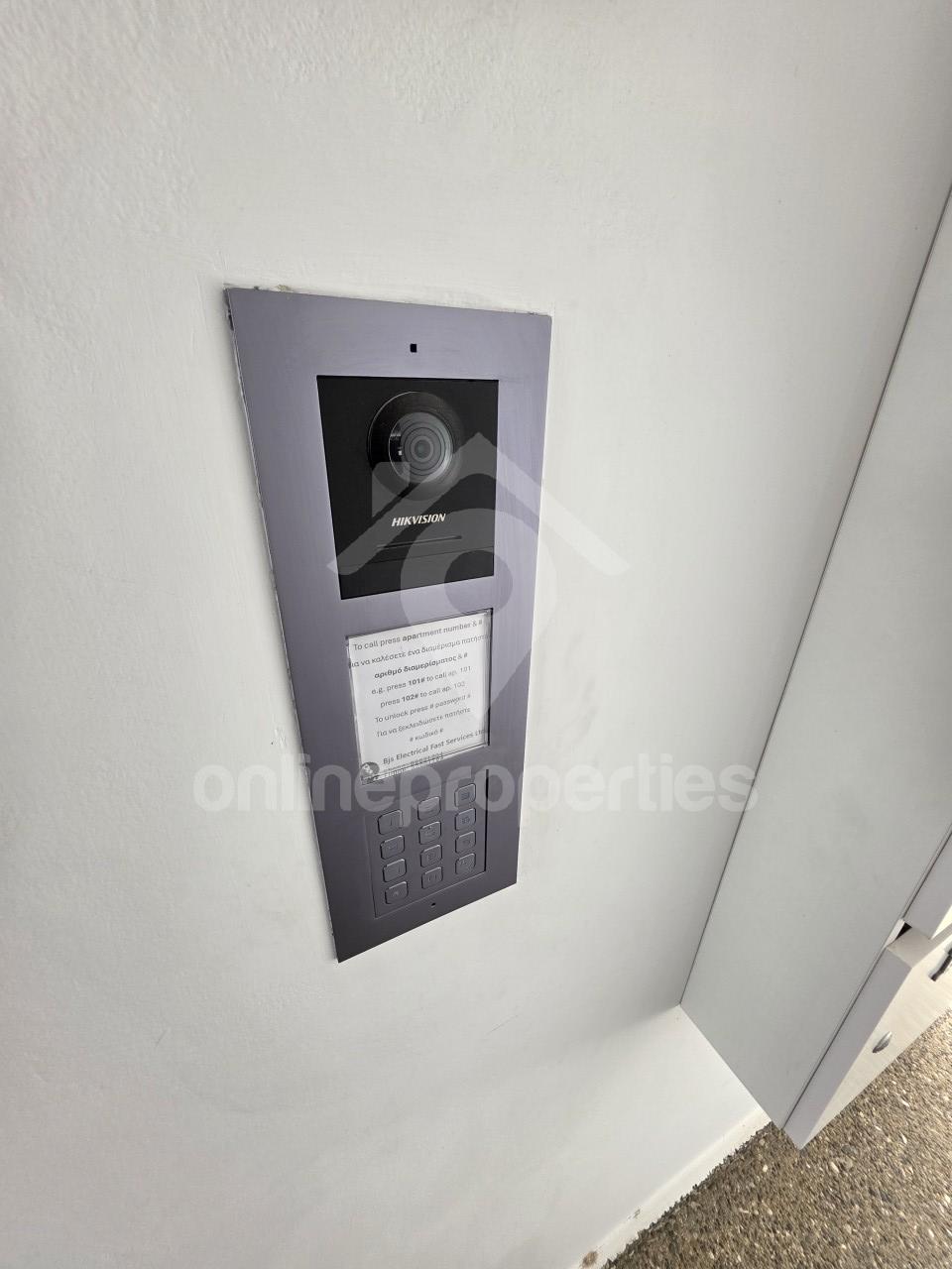 To change image, hover mouse over thumbnails below