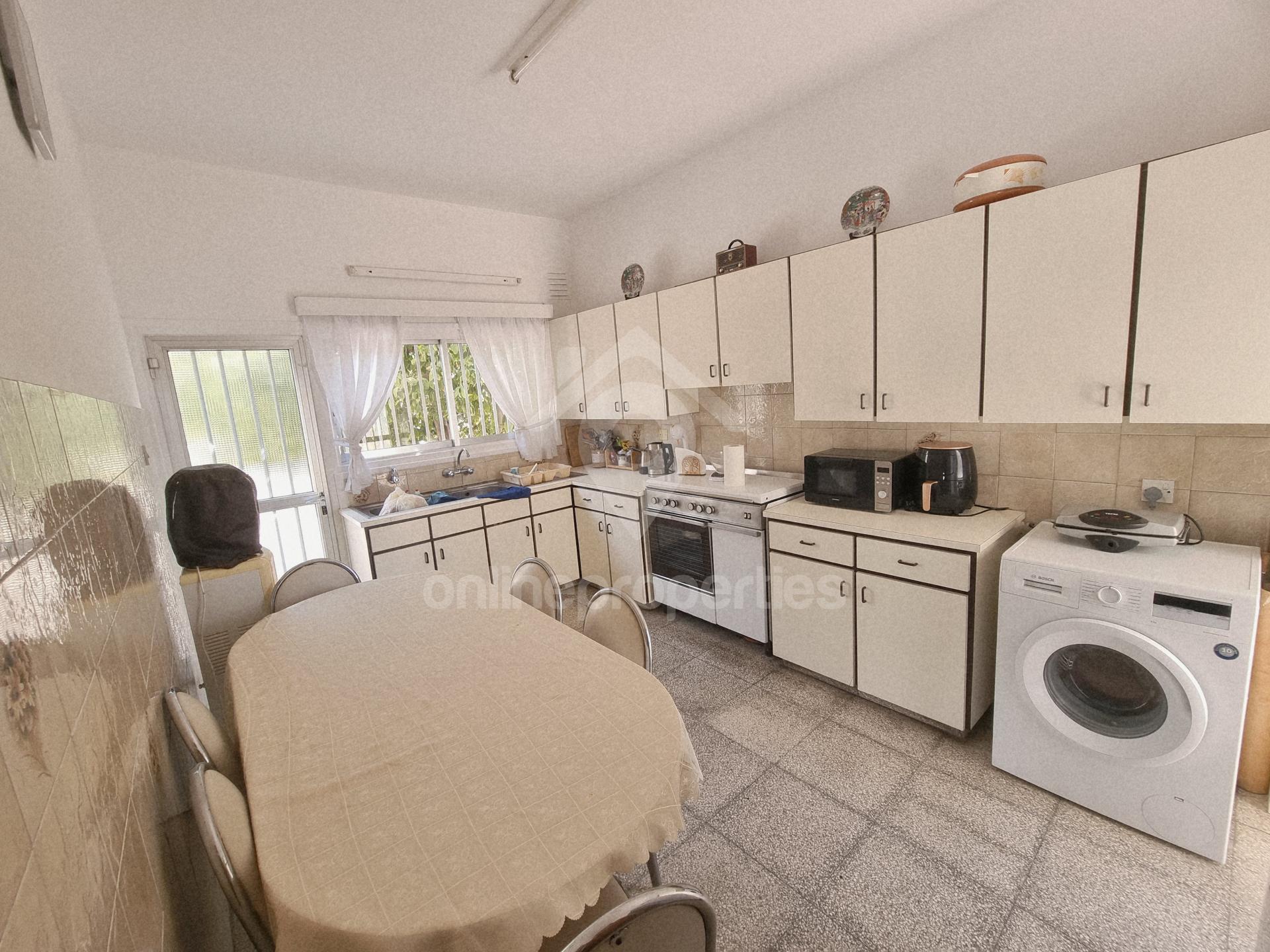 To change image, hover mouse over thumbnails below