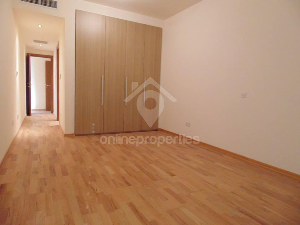 To change image, hover mouse over thumbnails below