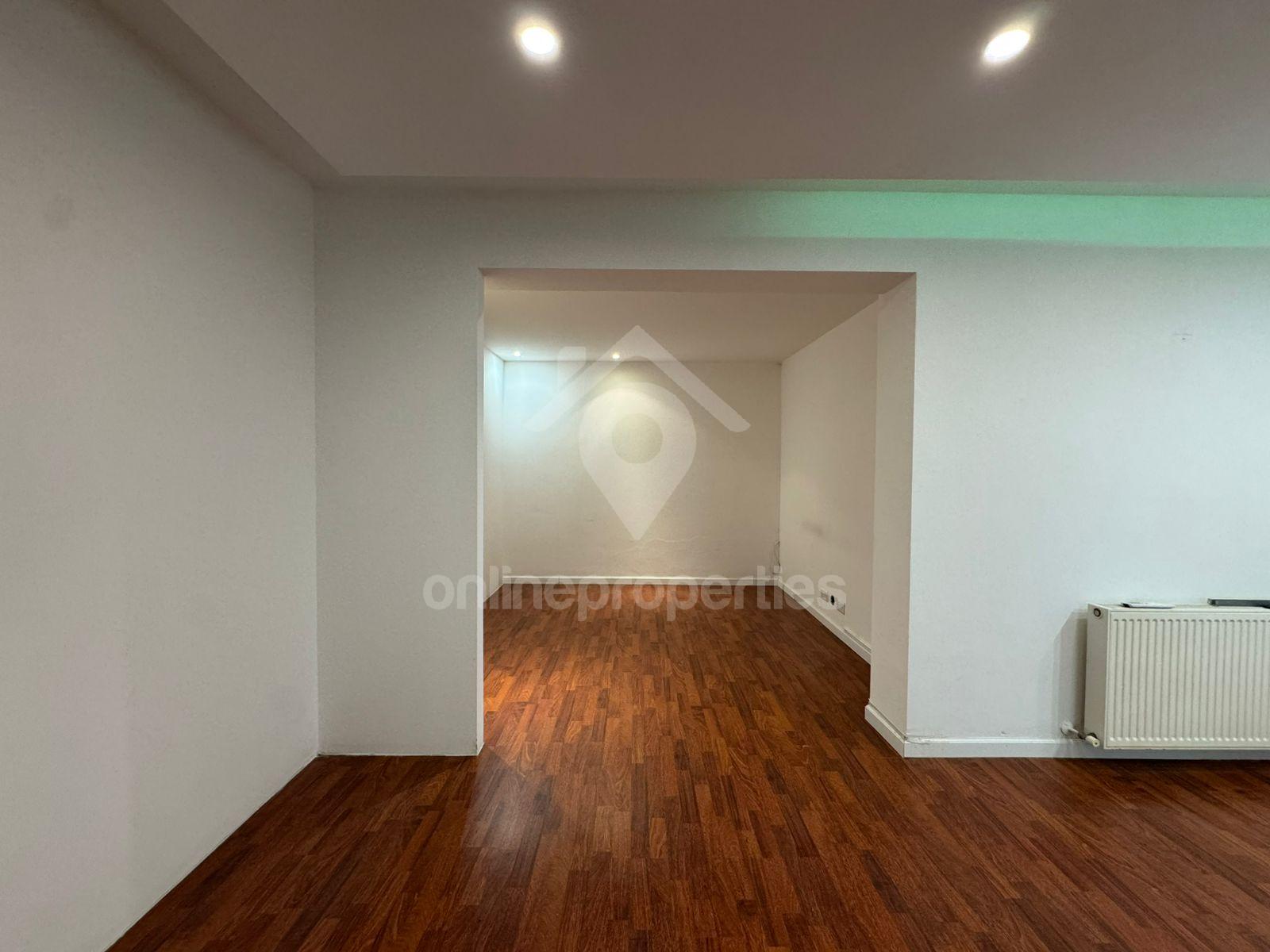 To change image, hover mouse over thumbnails below