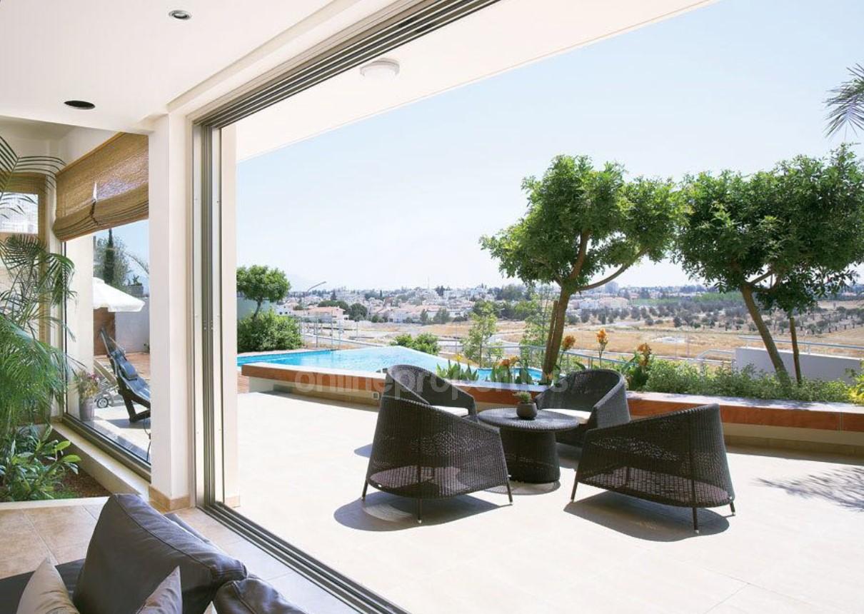 To change image, hover mouse over thumbnails below