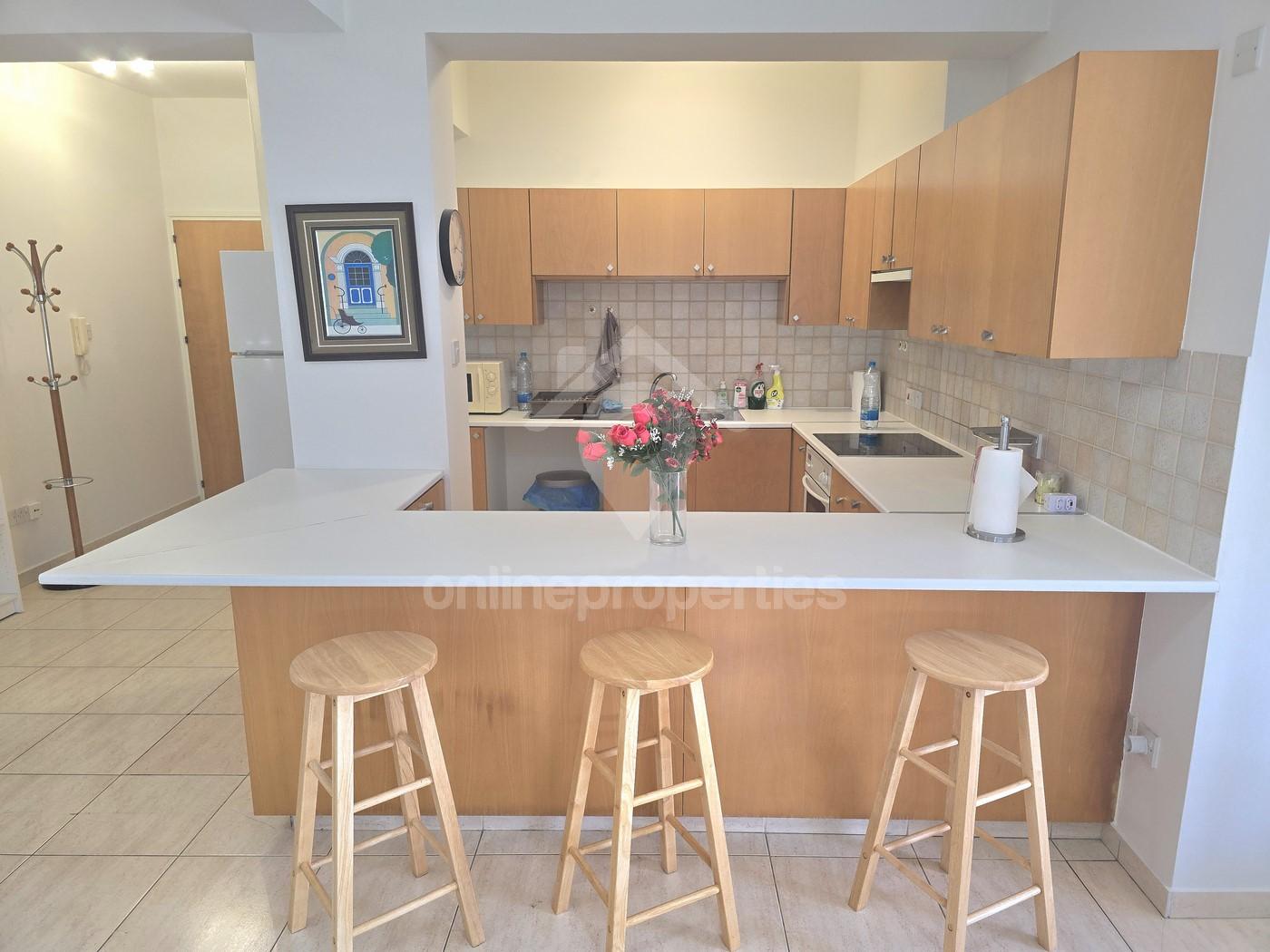 To change image, hover mouse over thumbnails below