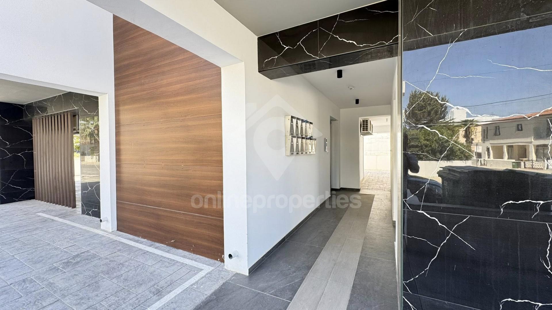 To change image, hover mouse over thumbnails below