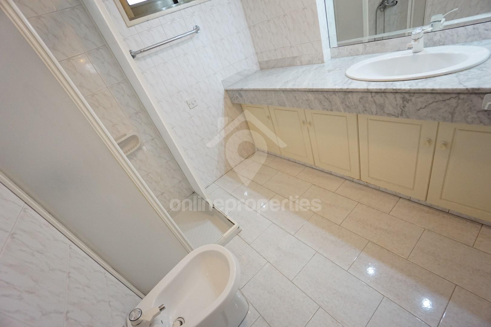 To change image, hover mouse over thumbnails below