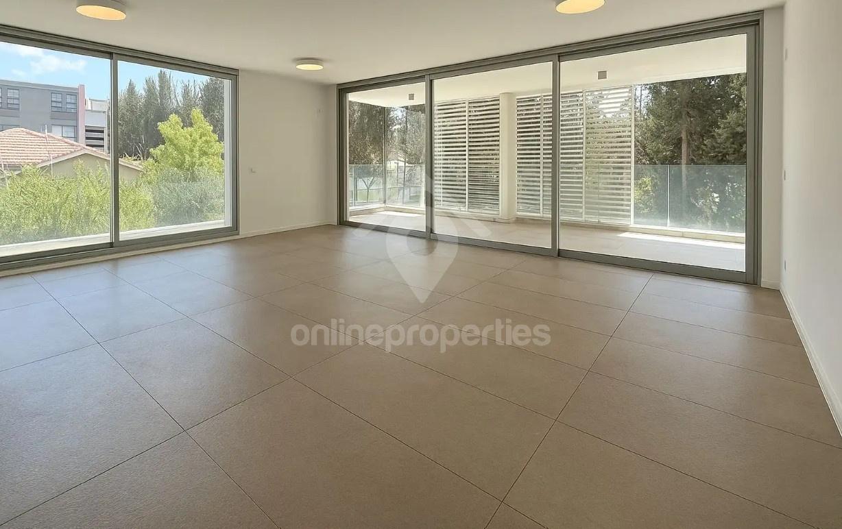 Three bedroom apartment opposite Junior School