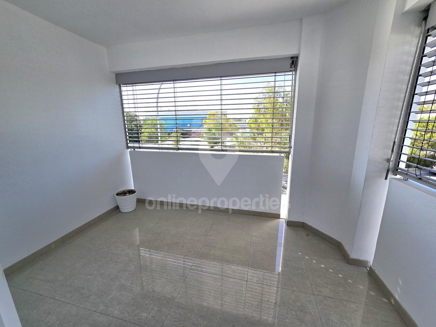 To change image, hover mouse over thumbnails below