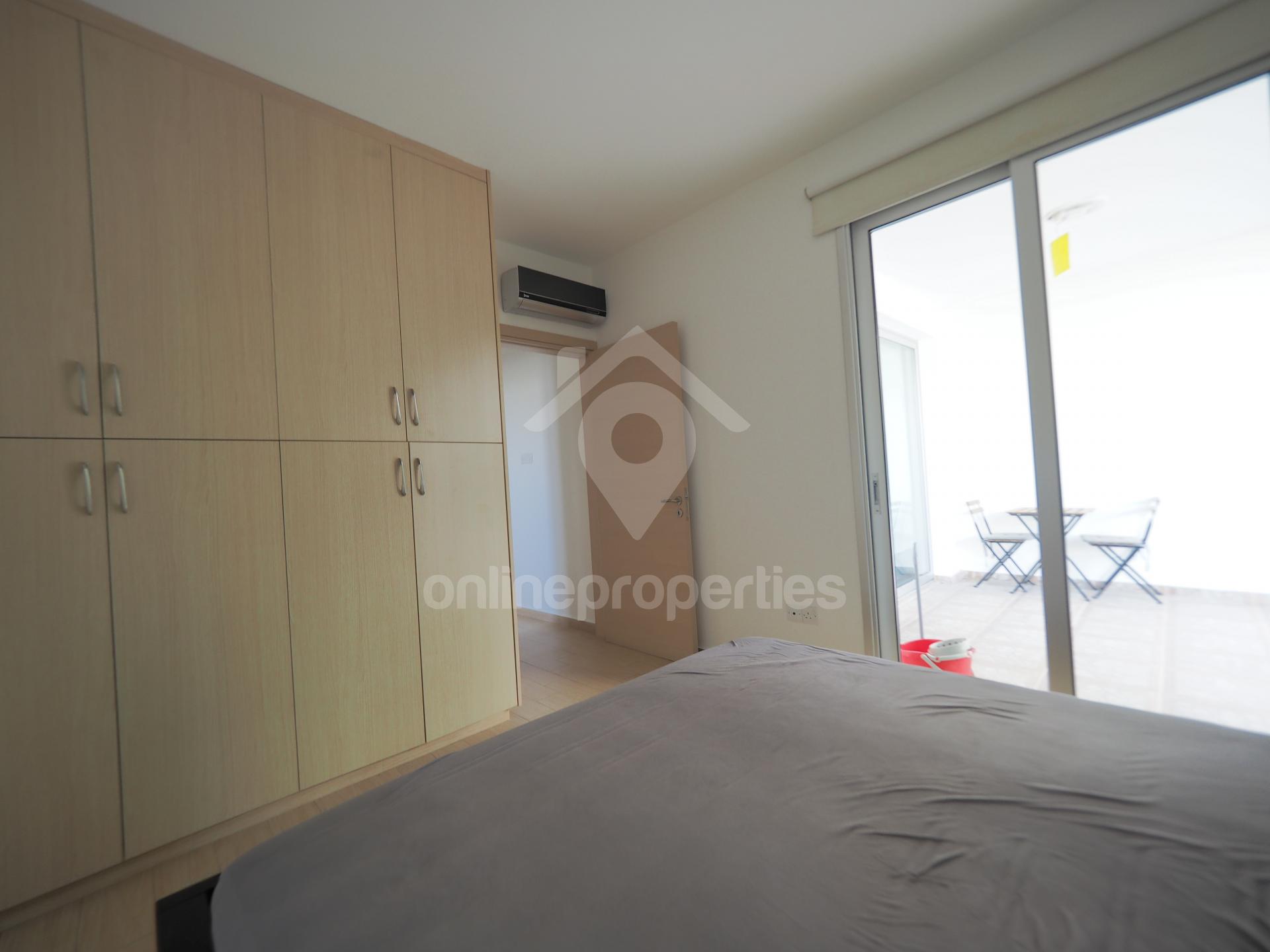 To change image, hover mouse over thumbnails below