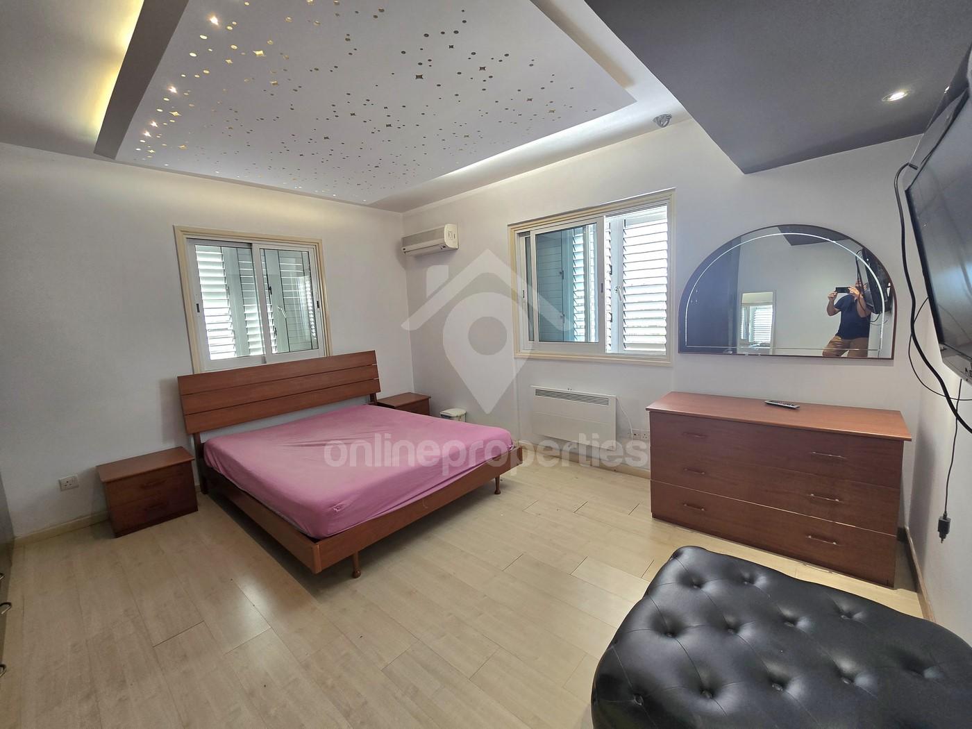 To change image, hover mouse over thumbnails below