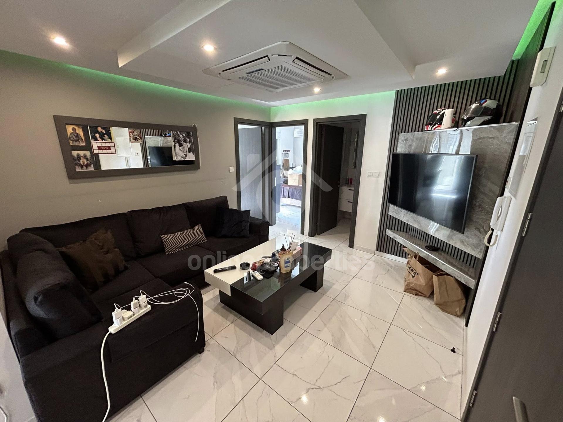 To change image, hover mouse over thumbnails below