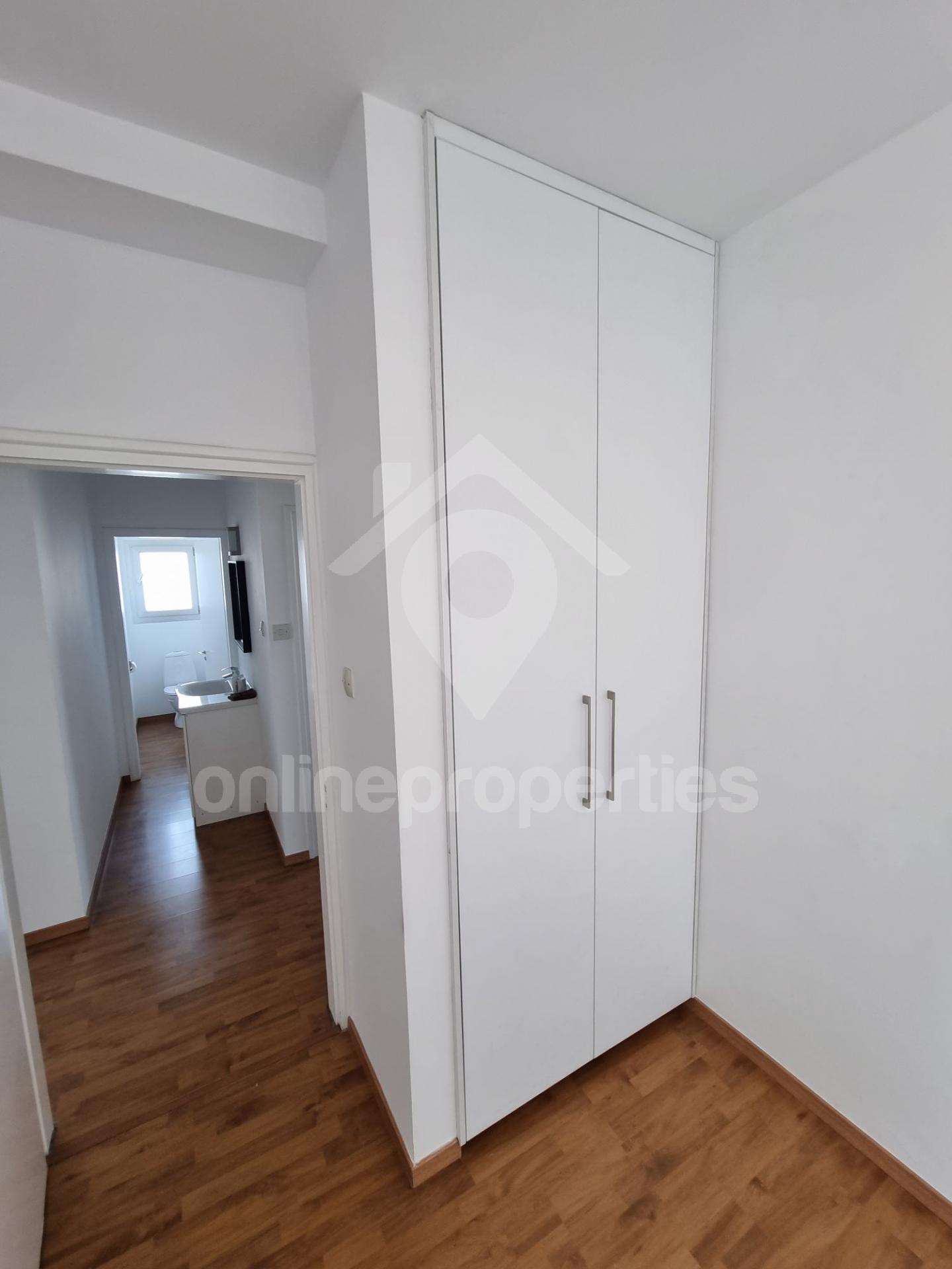 To change image, hover mouse over thumbnails below