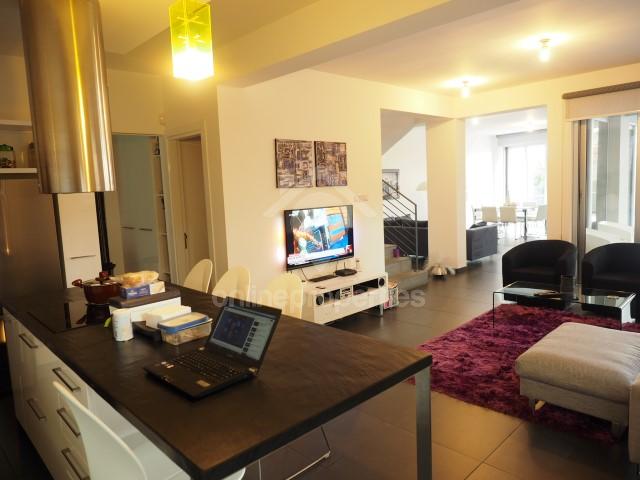 To change image, hover mouse over thumbnails below