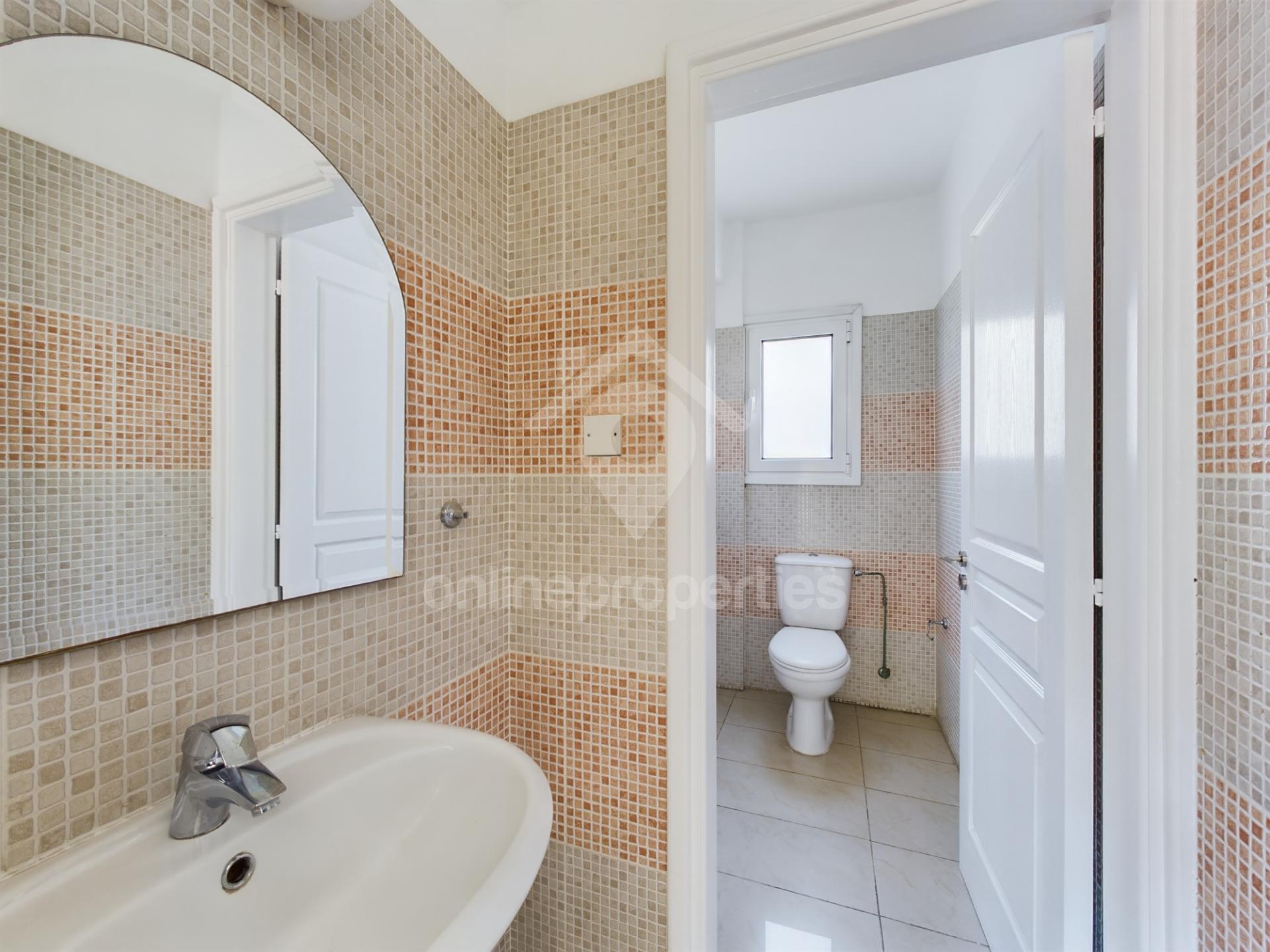 To change image, hover mouse over thumbnails below