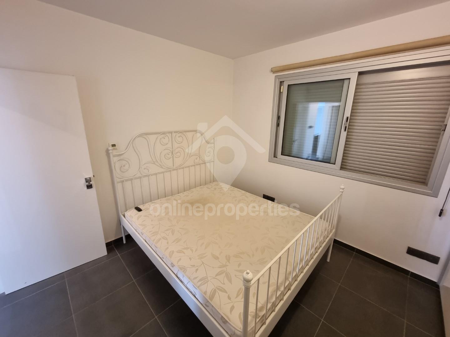 To change image, hover mouse over thumbnails below