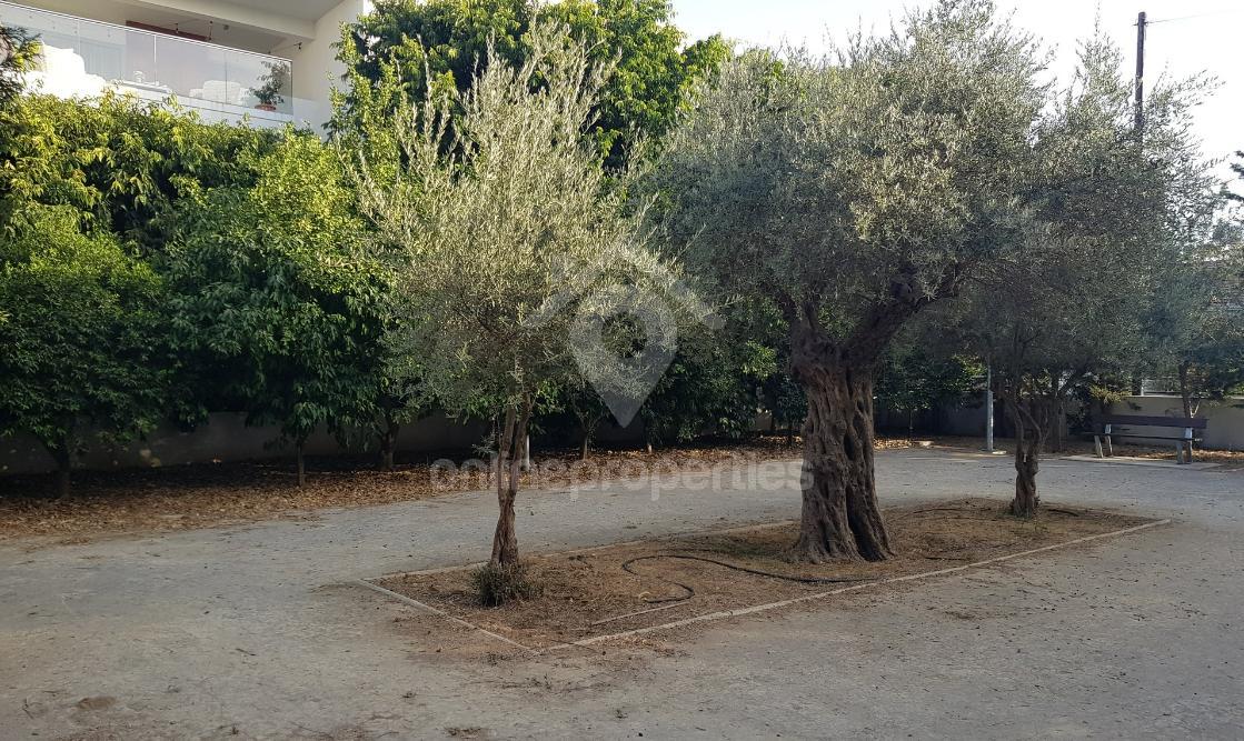 To change image, hover mouse over thumbnails below