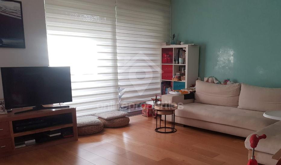 To change image, hover mouse over thumbnails below