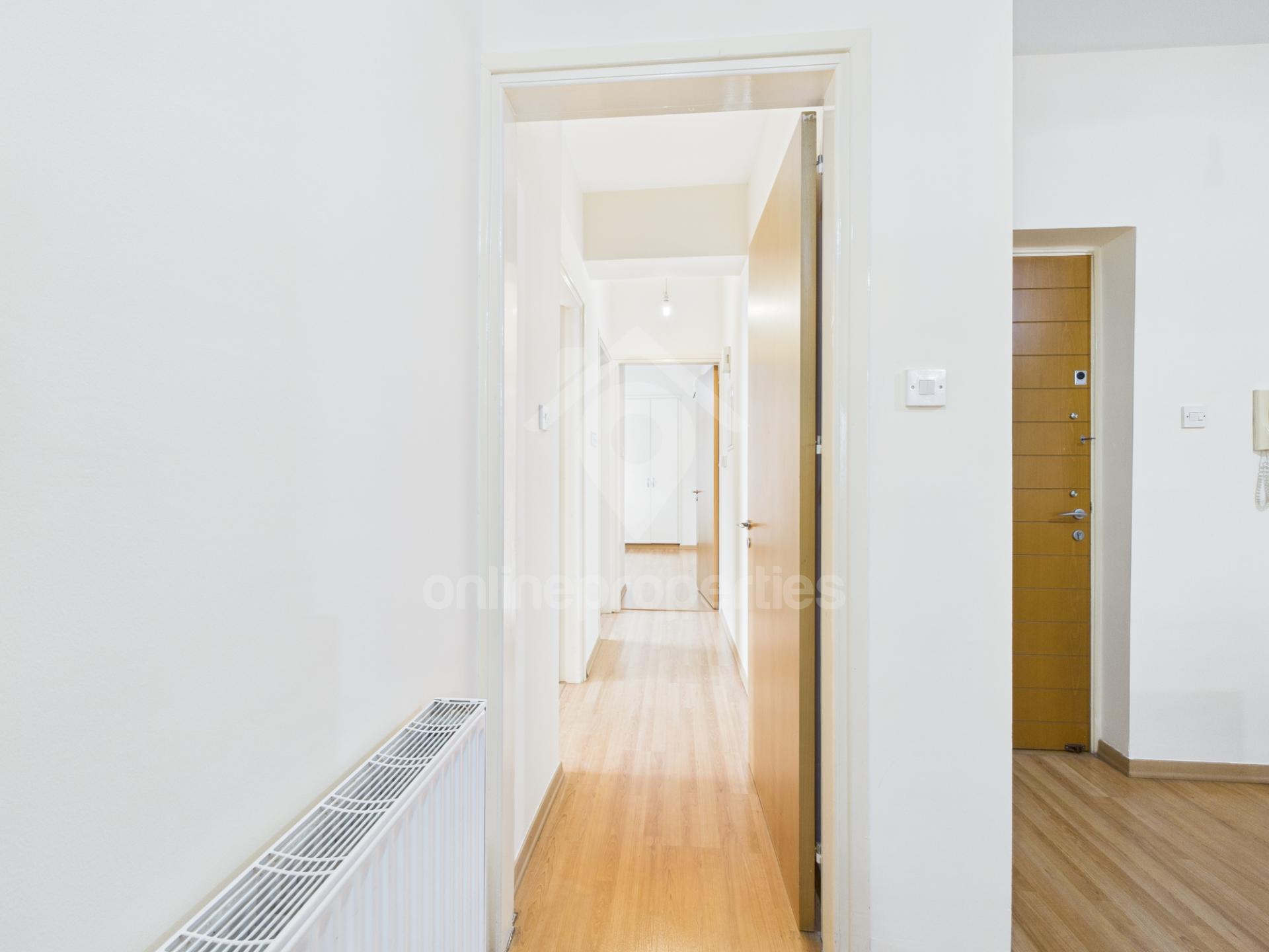 To change image, hover mouse over thumbnails below