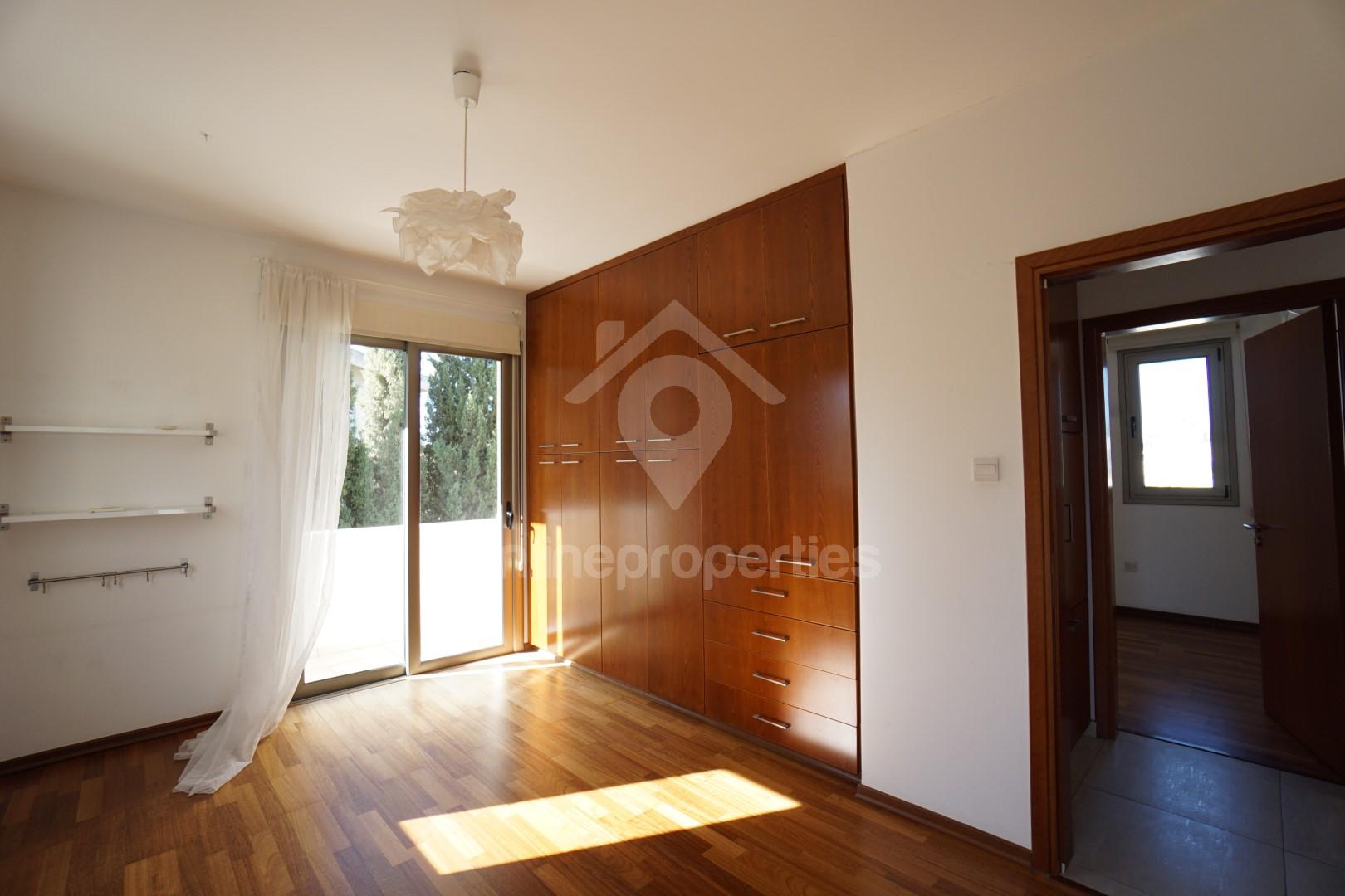 To change image, hover mouse over thumbnails below