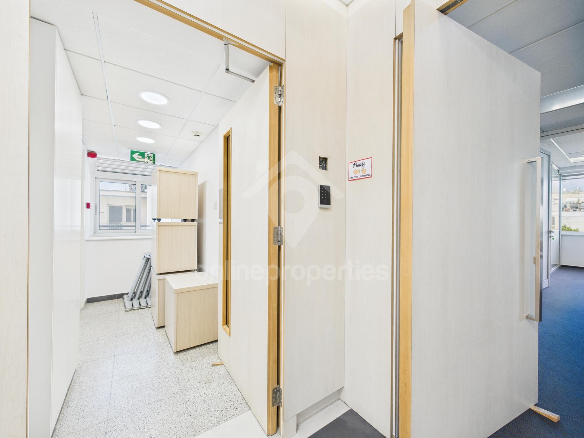 To change image, hover mouse over thumbnails below