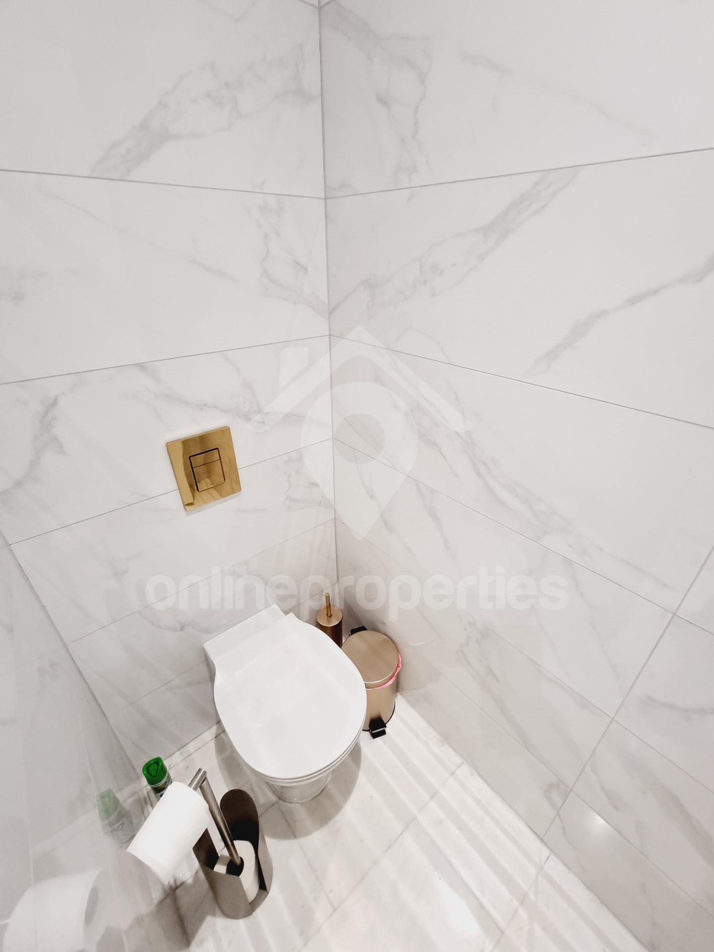 To change image, hover mouse over thumbnails below