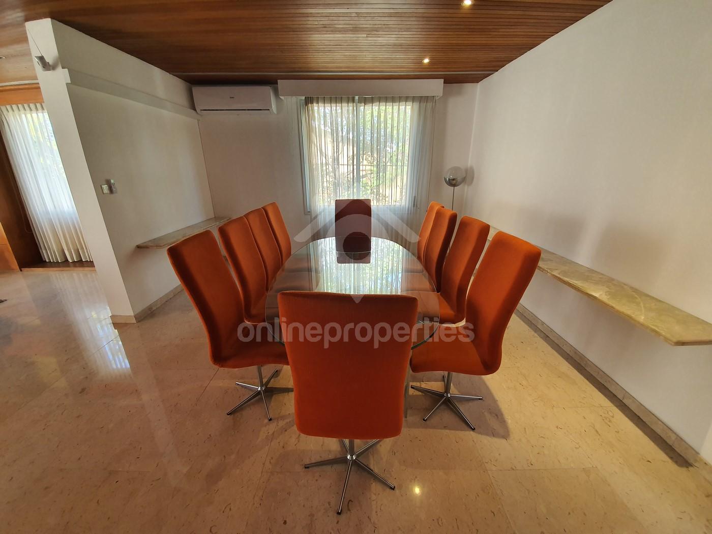 To change image, hover mouse over thumbnails below