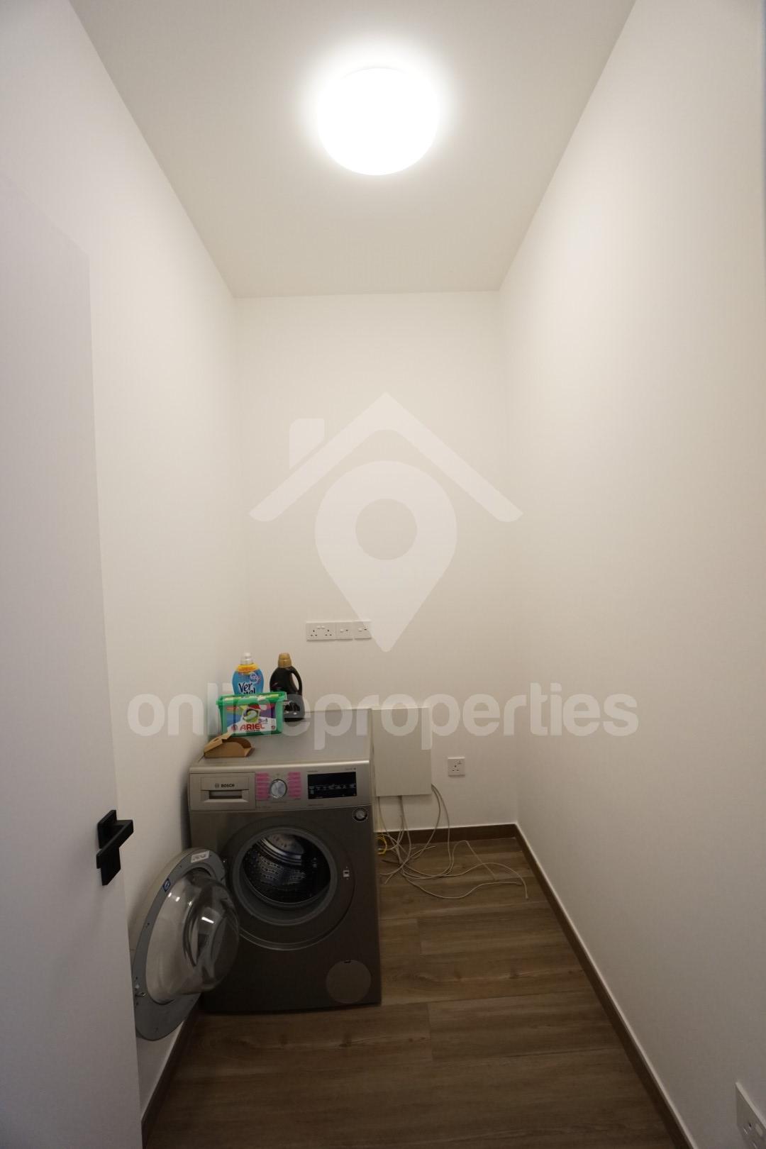 To change image, hover mouse over thumbnails below