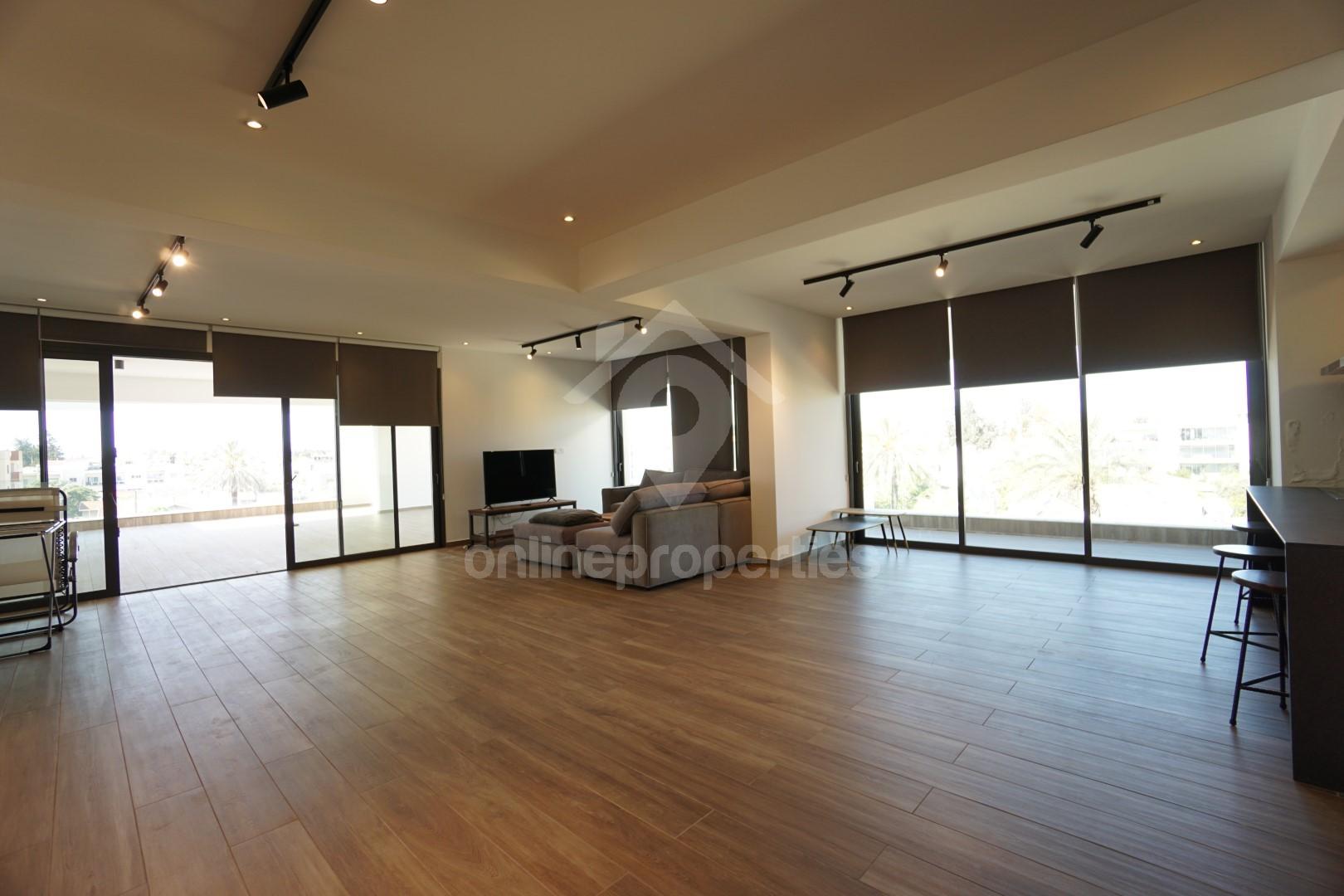 To change image, hover mouse over thumbnails below