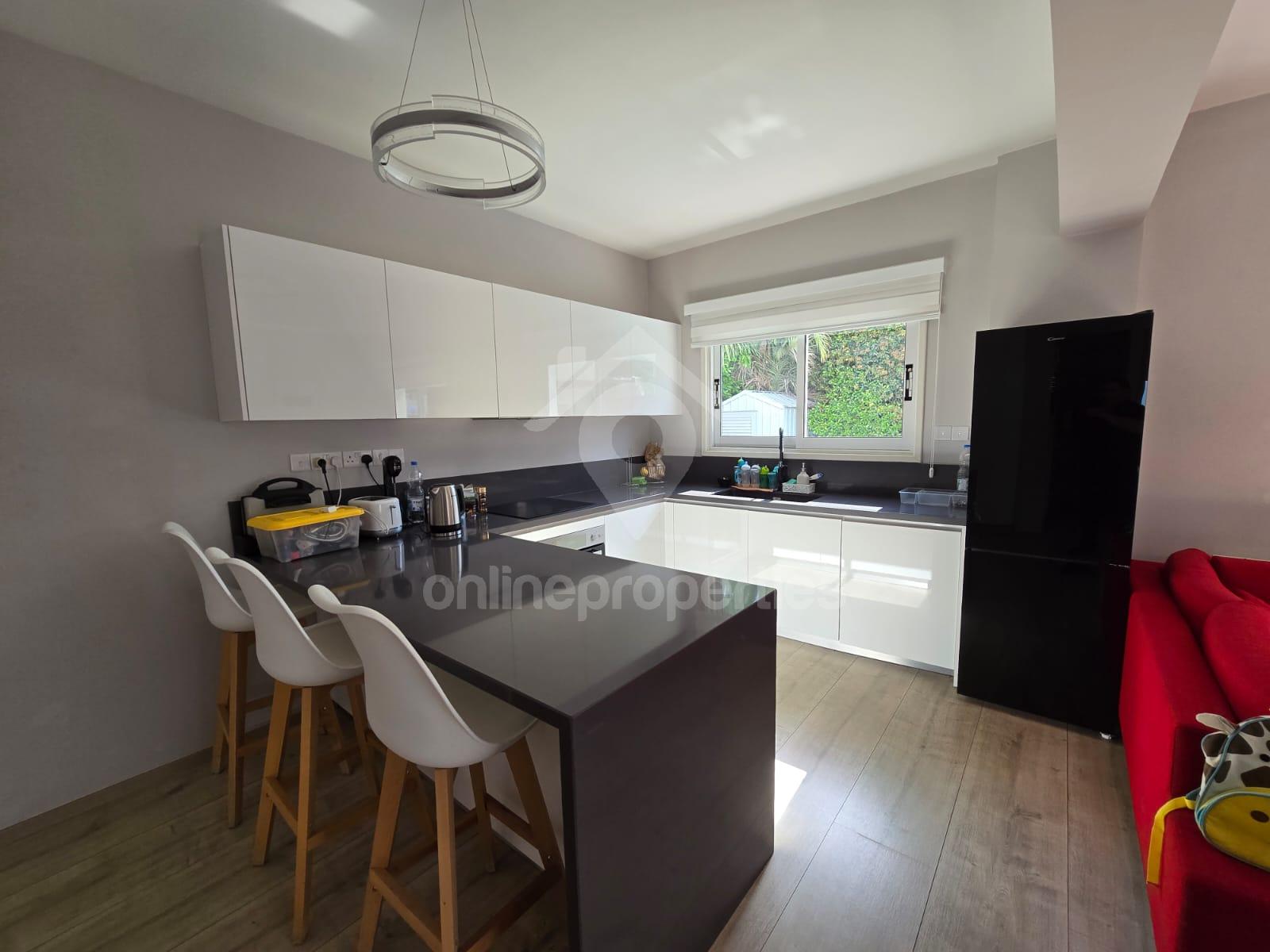 To change image, hover mouse over thumbnails below