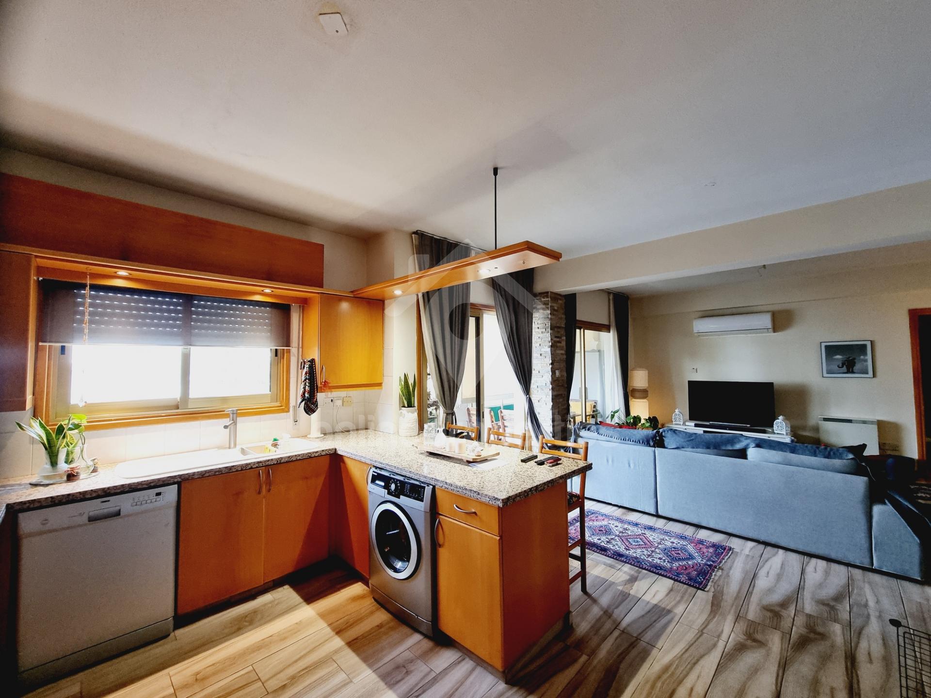 To change image, hover mouse over thumbnails below